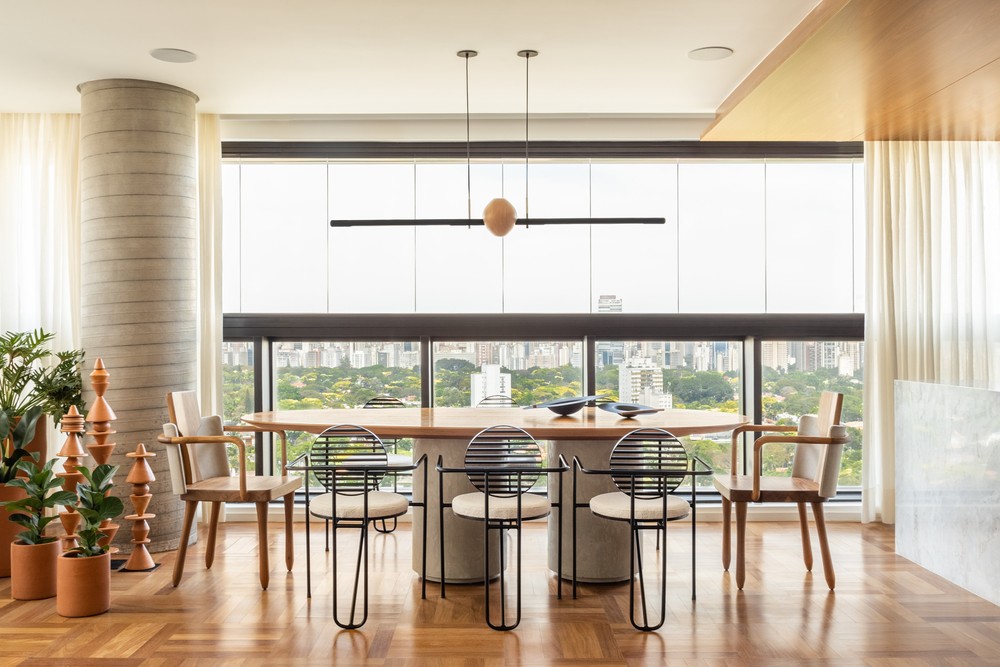 Apartamento traduz a vida urbana em refúgio contemporâneo