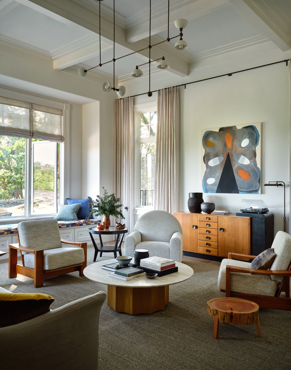 Sala de estar aplica minimalismo e o luxo no design de interiores comandado por Chad Dorsey  — Foto: Trevor Tondro