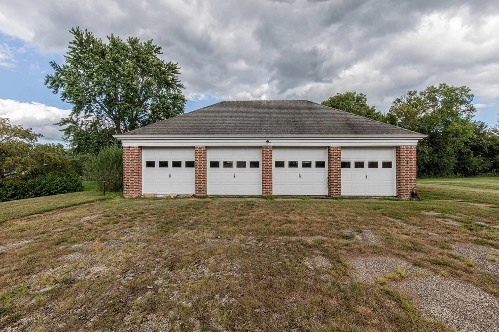 Mansão histórica é colocada à venda por apenas R$ 482 mil nos Estados Unidos — Foto: Reprodução/ Landmark Realty of Illinois 