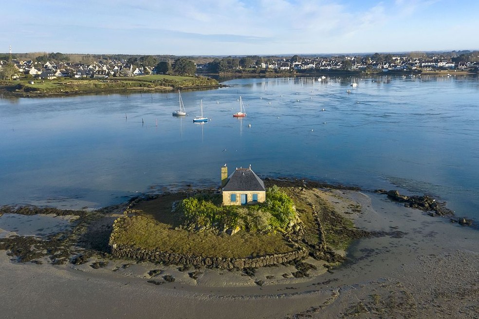Você encontrará sete localidades ao longo das margens da Ria d’Etel, na Bretanha, França — Foto: Andia/GettyImages