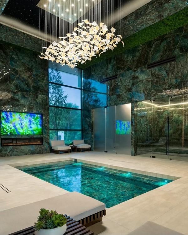 Mansão com decoração inspirada na escuderia Ferrari conta com piscina coberta e spa — Foto: Divulgação