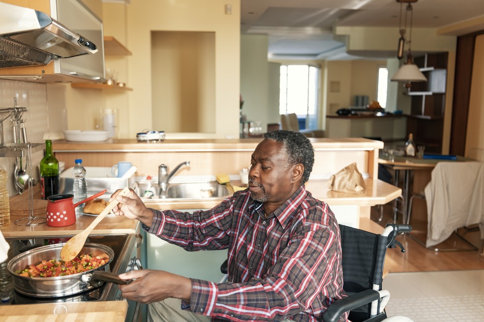 Morador com deficiência física — Foto: Getty Images
