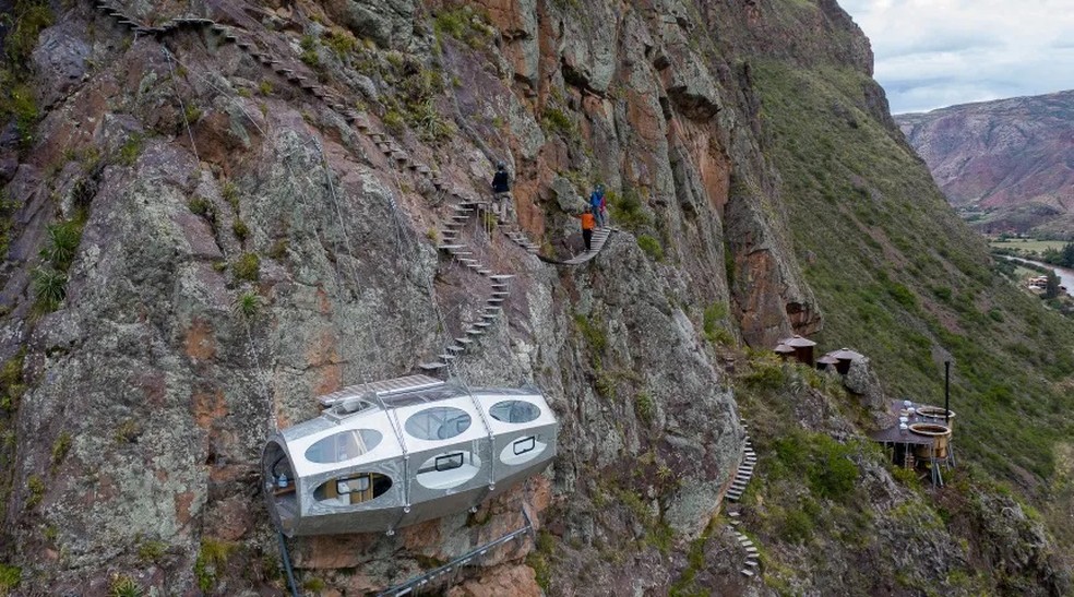 Cabines transparentes a quase 3 mil metros de altura são opção de hospedagem no Peru — Foto: Divulgação