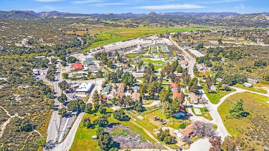 Pequena cidade da Califórnia está quase toda à venda por R$ 33,7 milhões