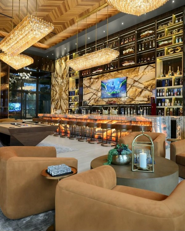 Casa conta com luxuoso bar — Foto: Divulgação
