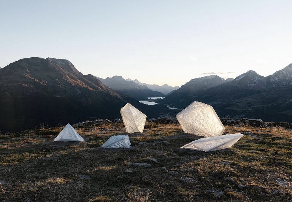 Instalação chama a atenção para o derretimento das geleiras pelo mundo — Foto:  Douglas Mandry Studio