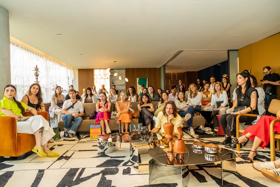 Vender móveis com humor e amor | Casa Vogue Experience | Casa Vogue