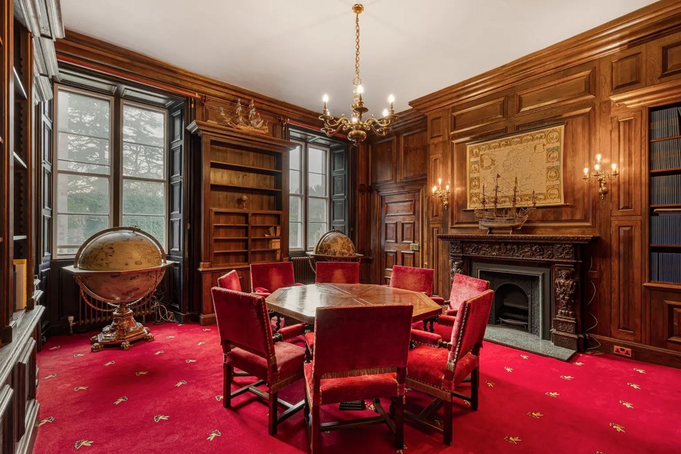 Castelo de 900 anos procura novos proprietários por R 59 milhões