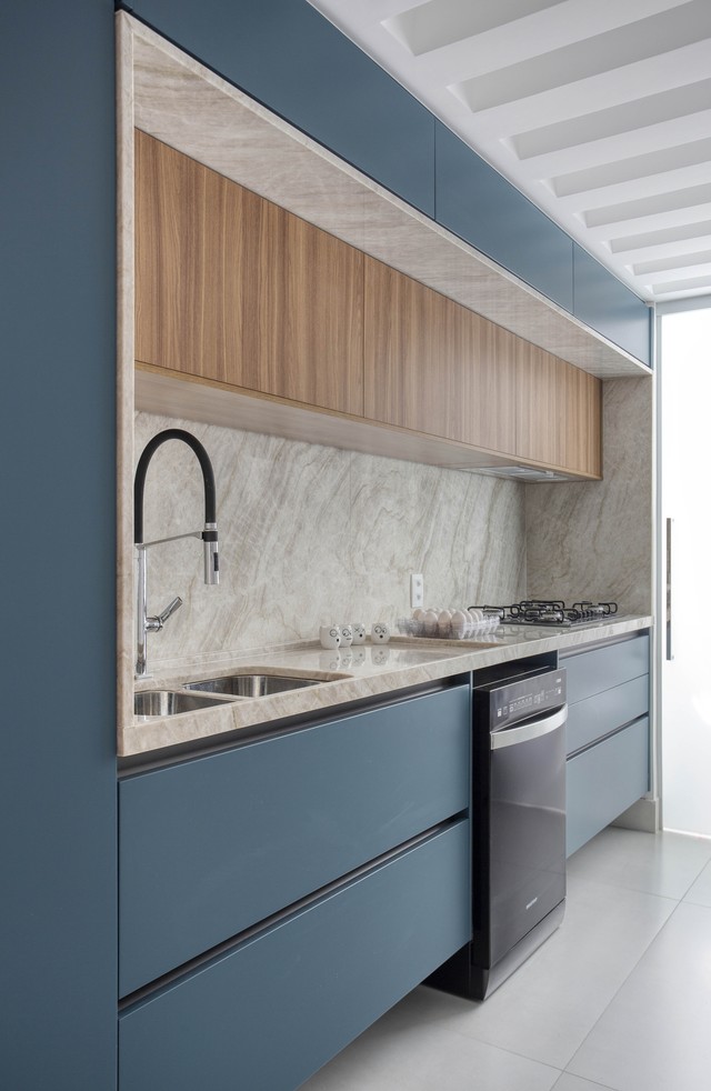 Cor azul-petróleo: 10 ideias de decoração com o tom elegante