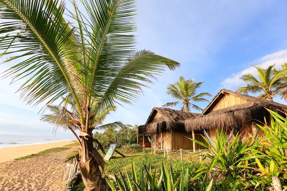 Bangalô em Caraíva viraliza por seu visual romântico em meio à natureza — Foto: Divulgação/Airbnb