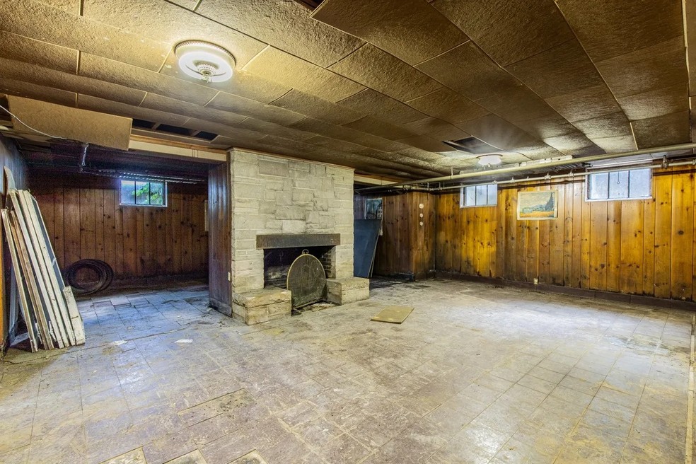 Mansão histórica é colocada à venda por apenas R$ 482 mil nos Estados Unidos — Foto: Reprodução/ Landmark Realty of Illinois 