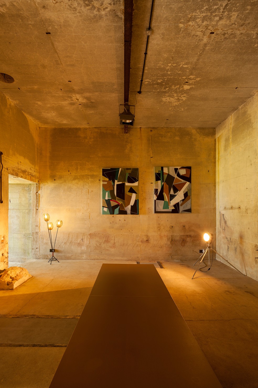 Por dentro do bunker, que agora é utilizado como galeria e ambiente para eventos  — Foto: Divulgação