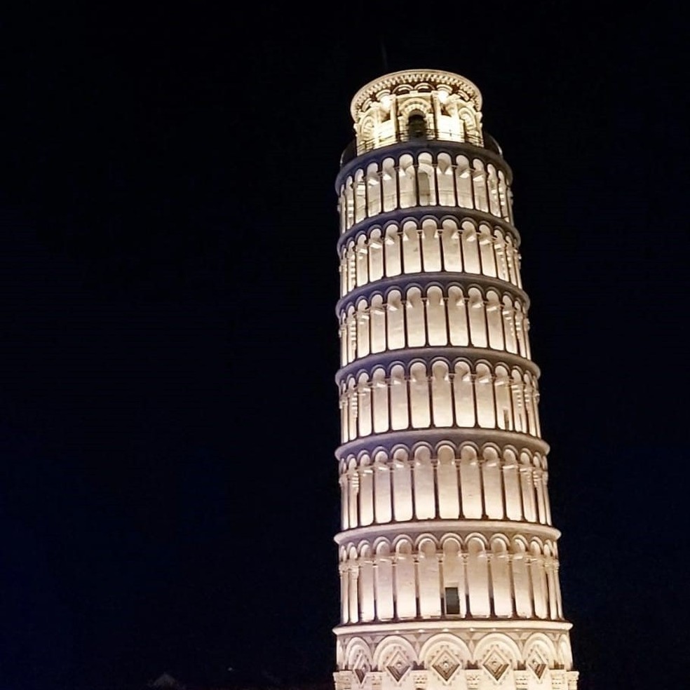 Torre de Pisa completa 850 anos e ganha iluminação especial — Foto: Divulgação/Official Pisa Tourist Office
