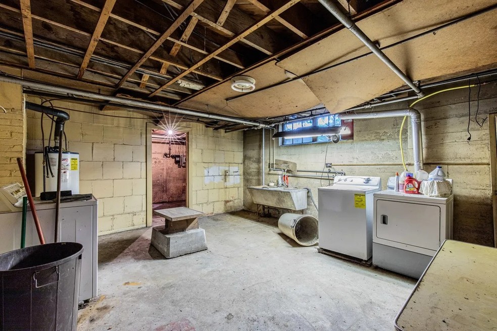 Mansão histórica é colocada à venda por apenas R$ 482 mil nos Estados Unidos — Foto: Reprodução/ Landmark Realty of Illinois 