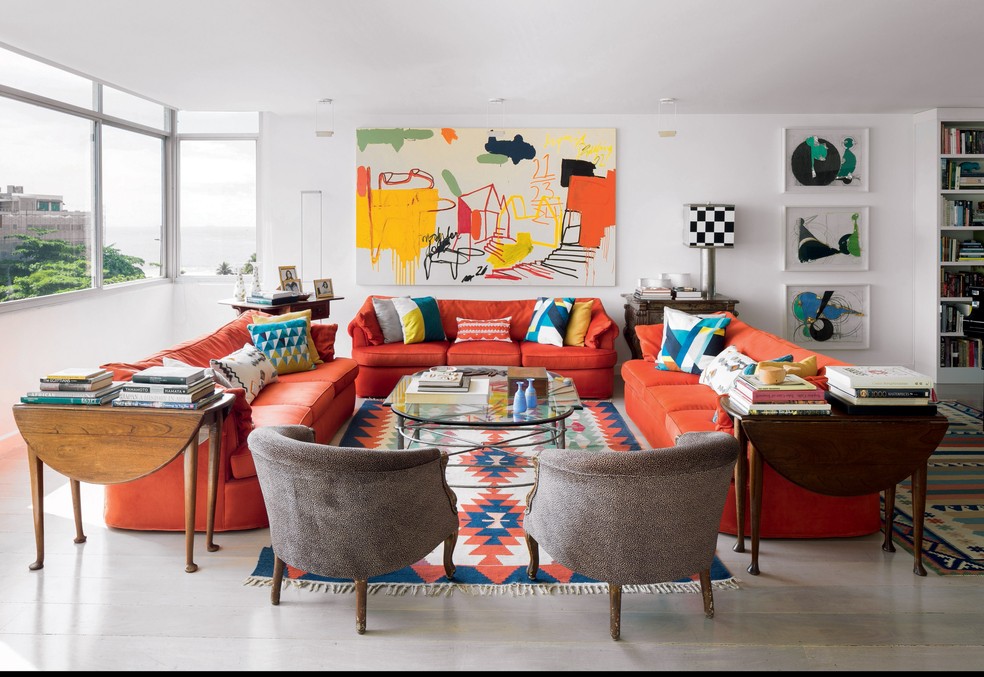 Vermelho e tons vibrantes são cores predominantes em casa Yang — Foto: Filippo Bamberghi