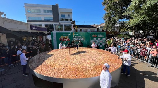 Cidade gaúcha bate recorde com a maior pizza do Brasil 