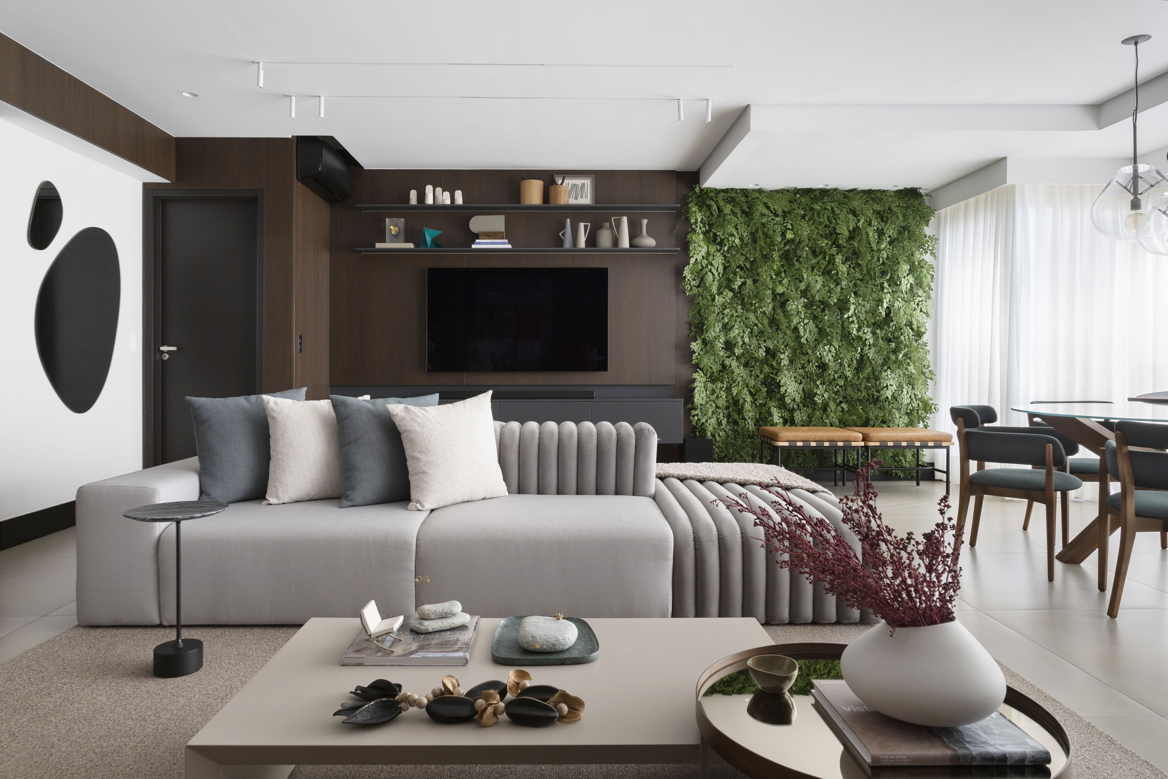 Décor do dia: área social com sofá-ilha e varanda gourmet
