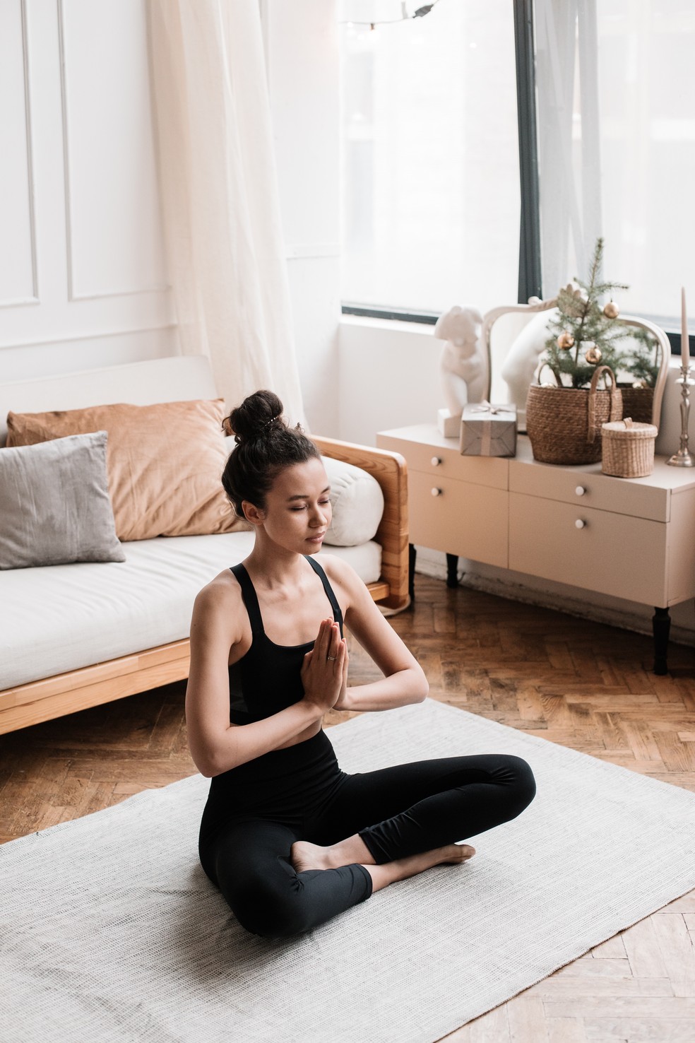 3 benefícios da yoga e como praticar em casa — Foto: Pavel Danilyuk/Pexels