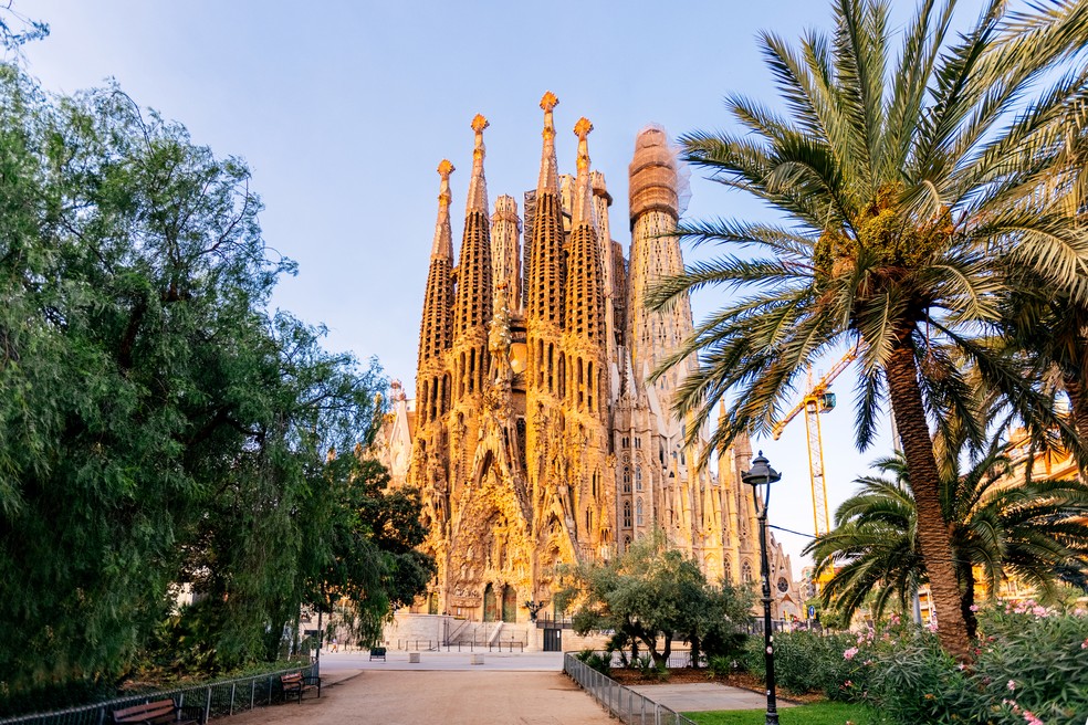 Catedral da Sagrada Família, com uma arquitetura neogótica e gótica espanhola, em Barcelona  — Foto: Alexander Spatari/Getty Images