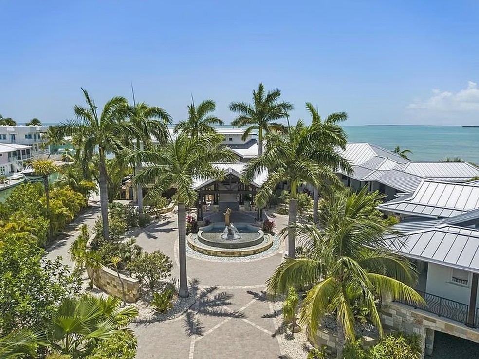 Sydney Sweeney tem casa de praia com 6 quartos, 8 banheiros e adega — Foto: Realtor