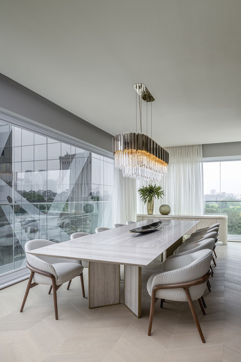 Inspirado em hotéis de luxo, apartamento vai do clássico ao contemporâneo