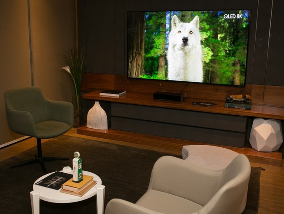 Samsung QLED 8K em um dos ambientes da Segatto (Foto: Kenji Nakamura) — Foto: Casa Vogue