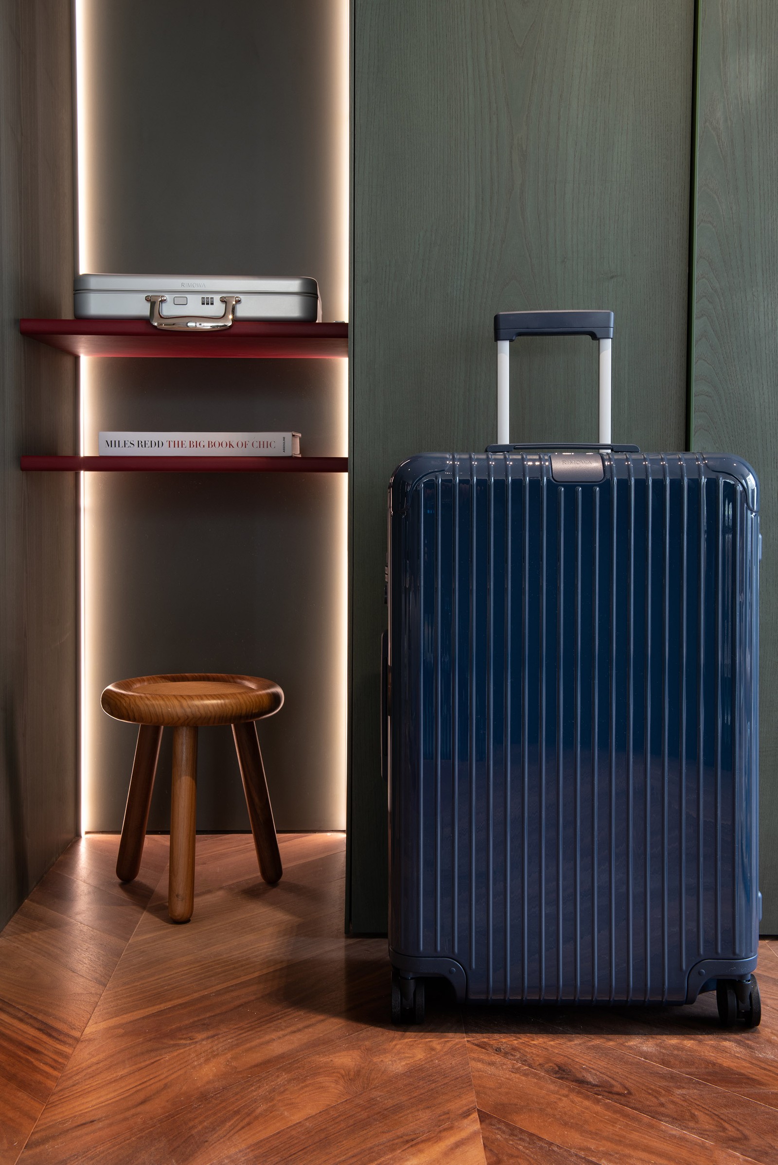 A junção de moda e arquitetura: no Casa Vogue Experience, malas da Rimowa viraram parte da decoração — Foto: Dora de Barros