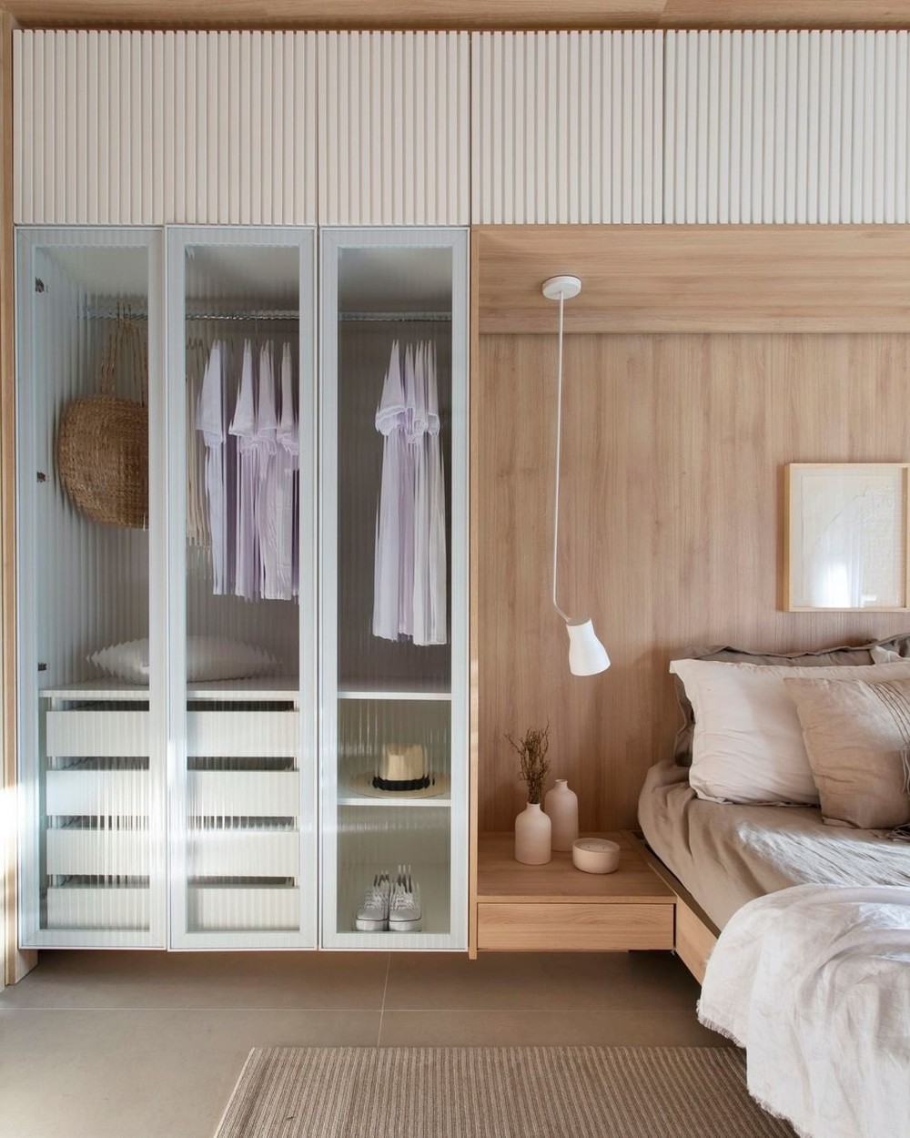 Simples e aconchegantes: confira 11 quartos minimalistas