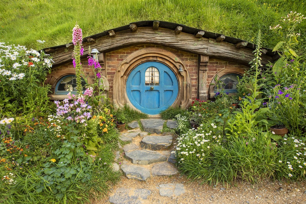 Hobbiton, cenário criado para a trilogia do filme "O Senhor dos Anéis", que posteriormente virou atração turística na Nova Zelândia — Foto: Larnie Nicolson/Divulgação