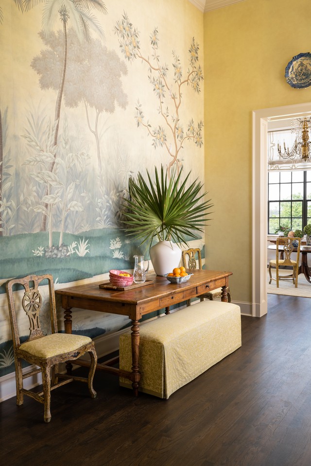 Décor do dia: hall de entrada com papel de parede floral amarelo