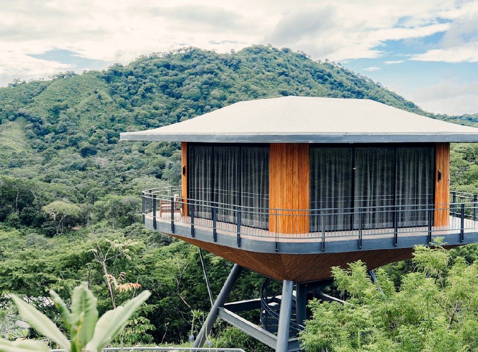 Hotel na Costa Rica possui cabines elevadas inspiradas em casa na árvore — Foto: Divulgação/Suitree Hotel