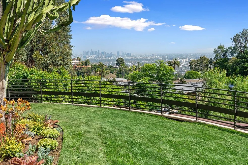 Com venda encalhada, casa de Greta Garbo pode ser alugada por R$ 250 mil — Foto: Joshua Spooner/Markus Canter Berkshire Hathaway HomeServices California Properties