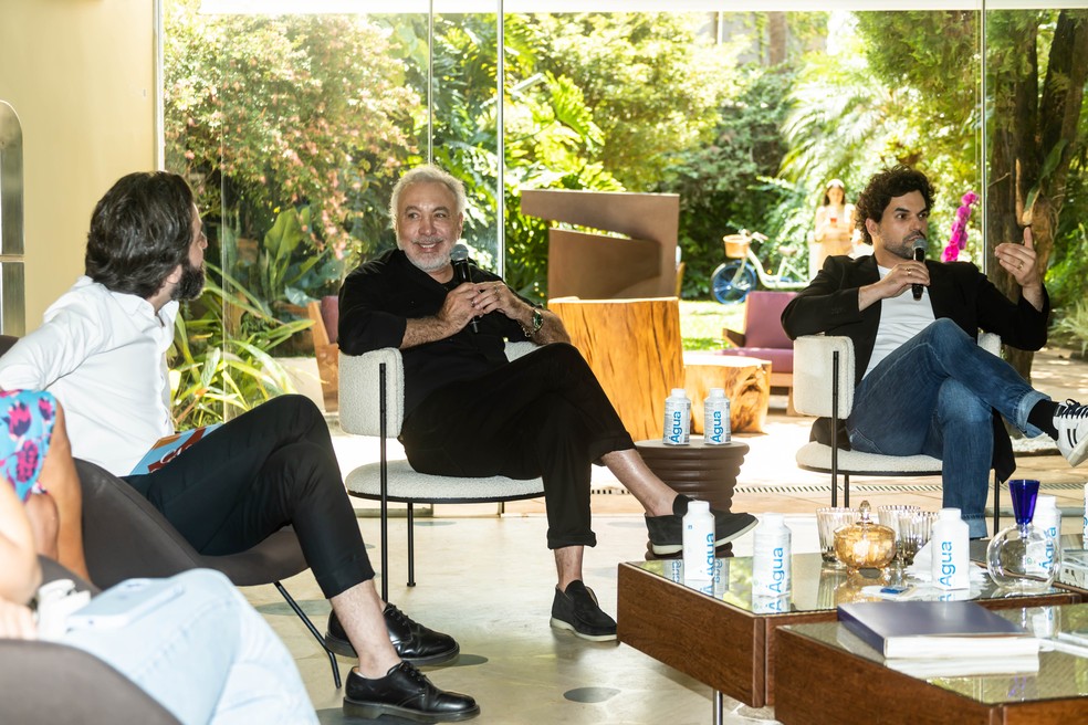Sig Bergamin e Murilo Lomas onversaram com o diretor de conteúdo da Casa Vogue, Guilherme Amorozo — Foto: David Mazzo