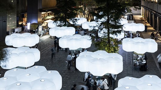 "Nuvens de arroz" decoram centro comercial para festival do saquê no Japão