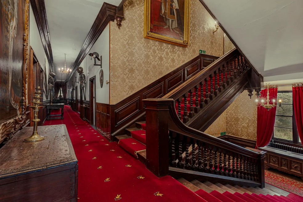 Castelo de 900 anos procura novos proprietários por R 59 milhões