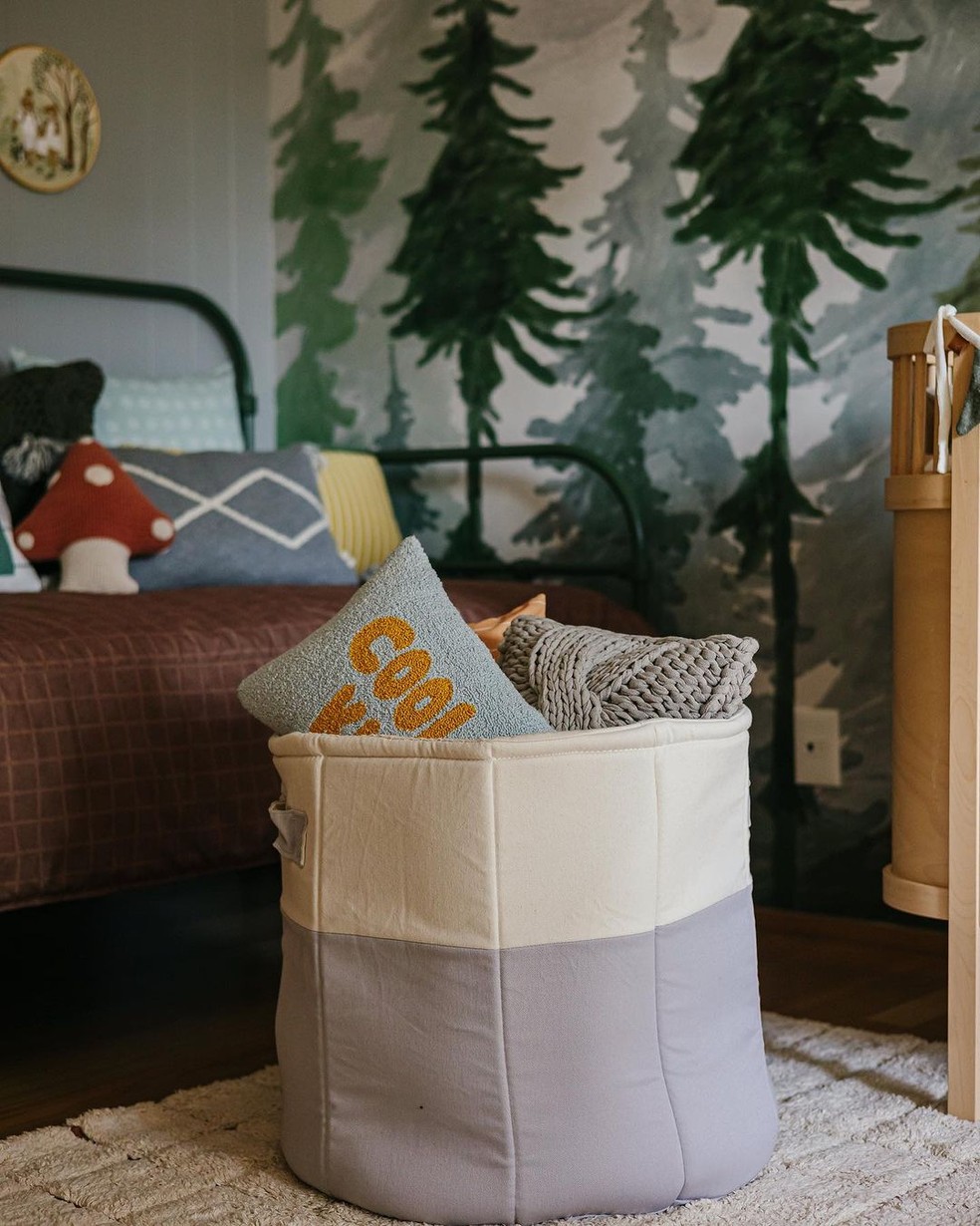 Cabana na floresta é o tema da decoração do quarto de Luigi, filho de Fabiana Justus e Bruno D'Ancona — Foto: ClickDois