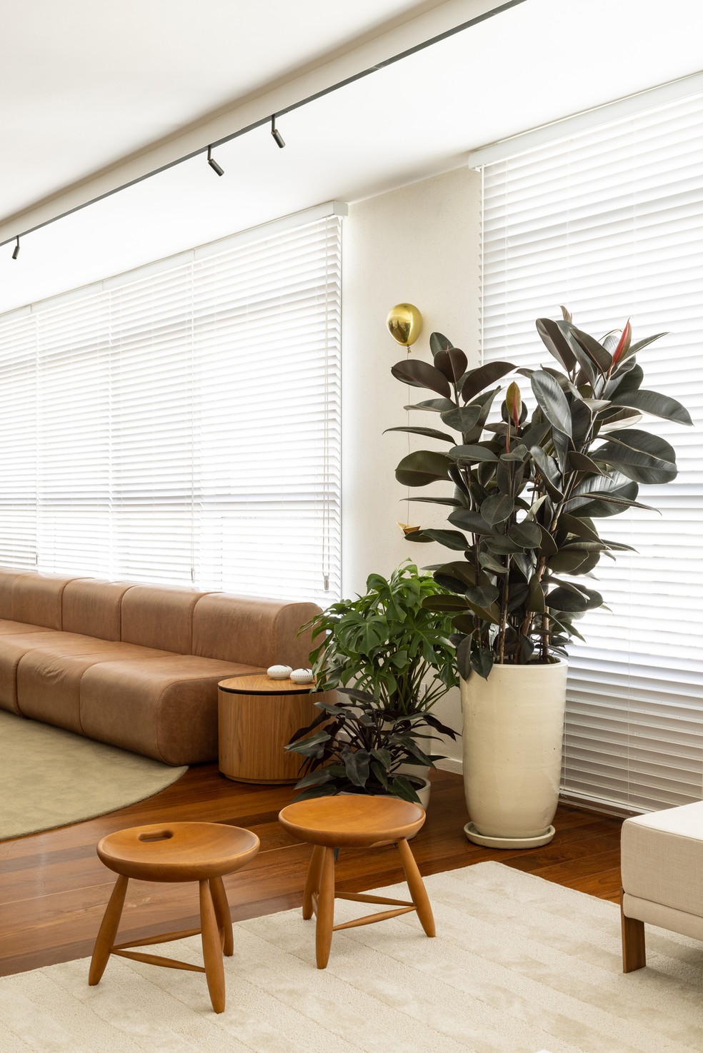 Com peças de design, apartamento de 252 m² traz atmosfera brasiliense para São Paulo — Foto: Manuel Sá