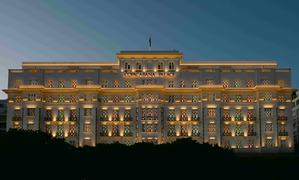 b*n様 ROXIE PICTURE PALACE LEDライトアップアートパネ Intervenção transforma fachada do Copacabana Palace em obra de arte