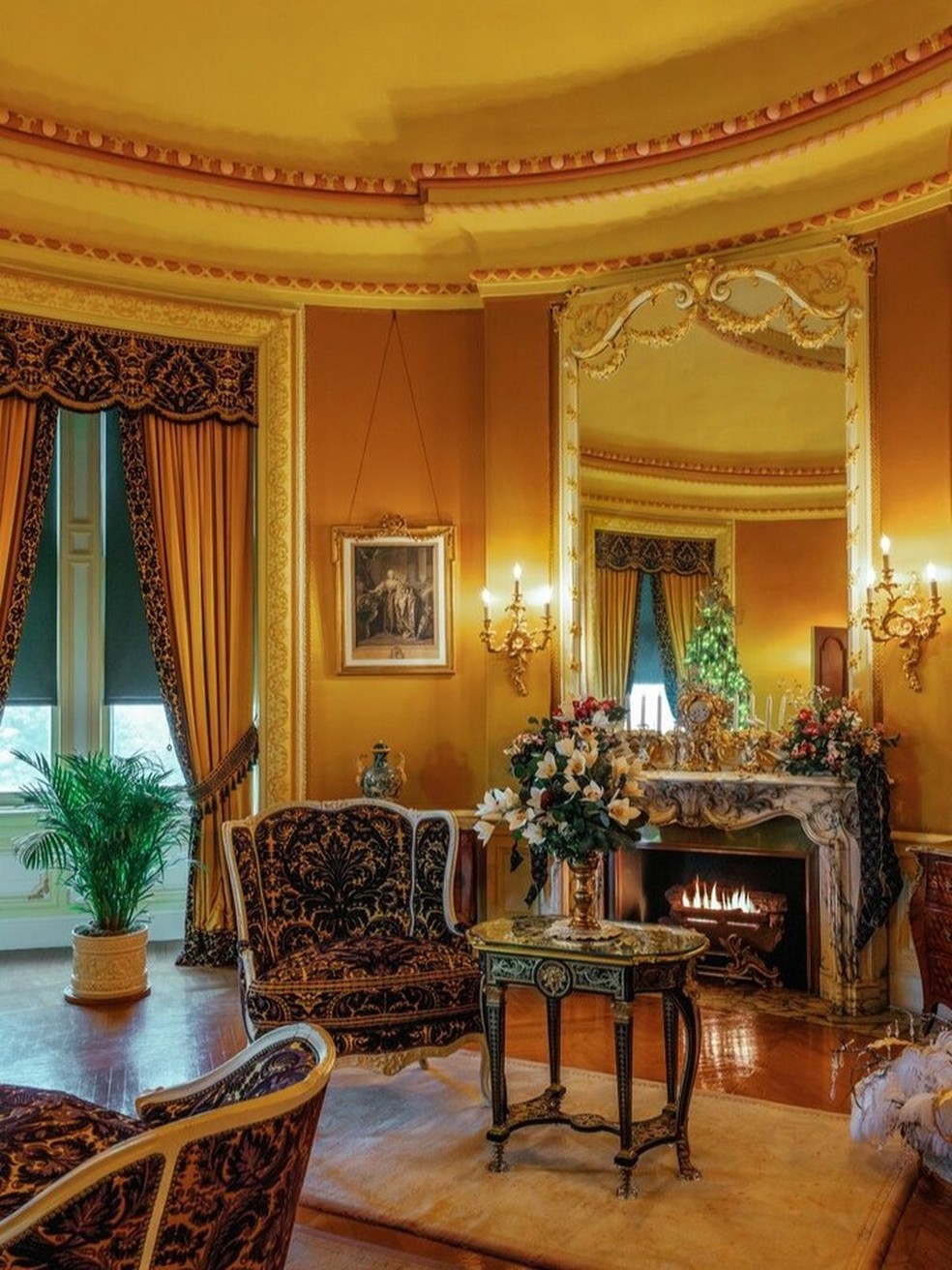 Com 16 mil m², maior mansão dos Estados Unidos capricha decoração com 10 mil enfeites de Natal — Foto: Divulgação/Biltmore Estate