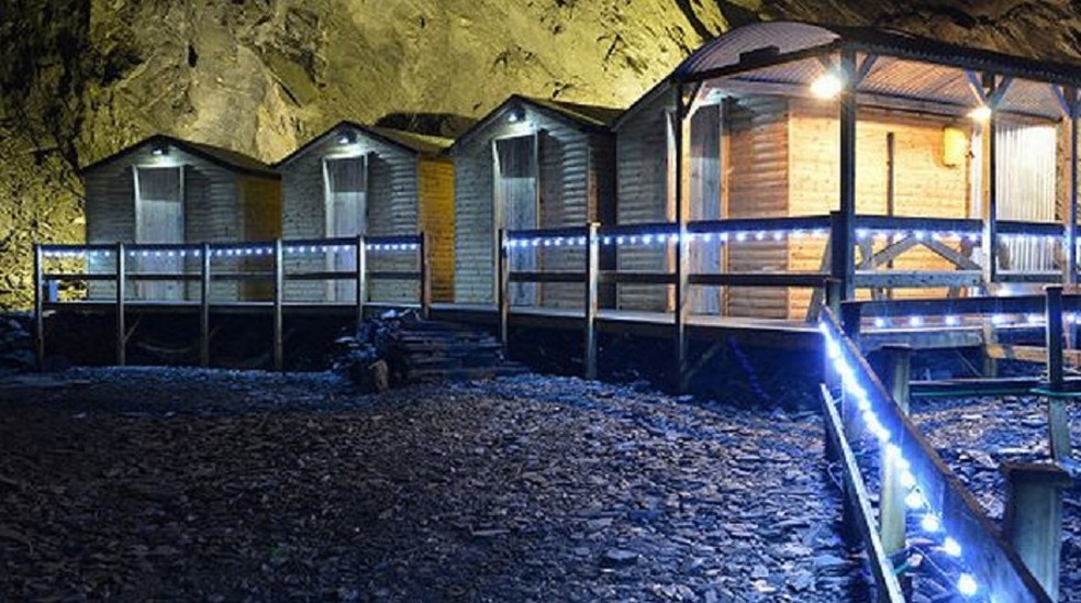 Cabanas para duas pessoas estão instaladas a 419 metros de profundidade — Foto: Divulgação/DeepSleep