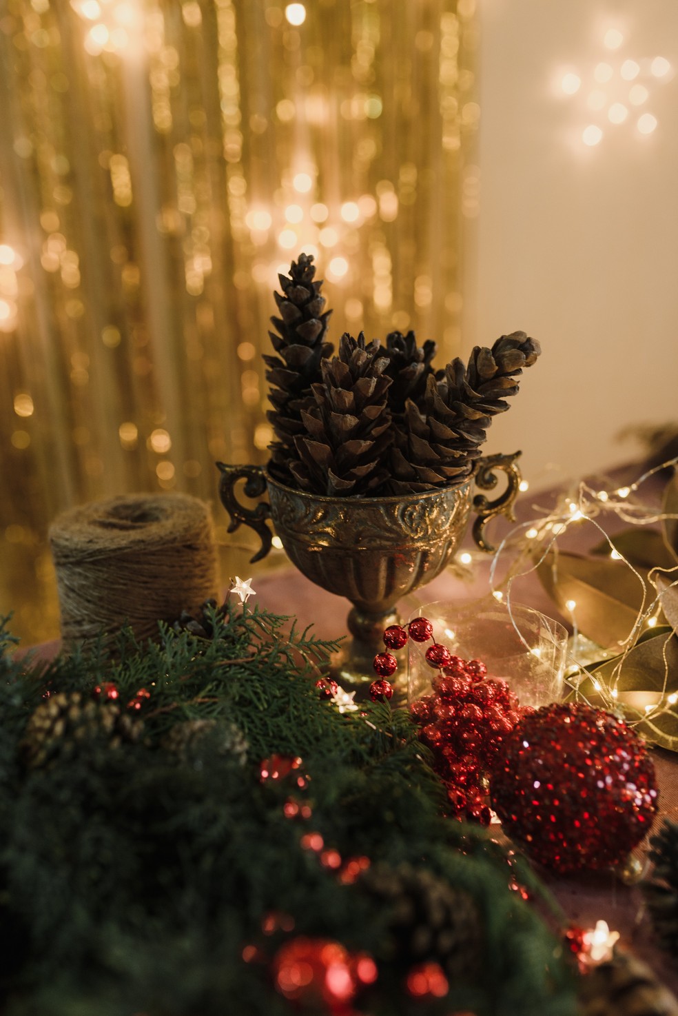 As pinhas são um dos símbolos do Natal — Foto: Arina Krasnikova/Pexels