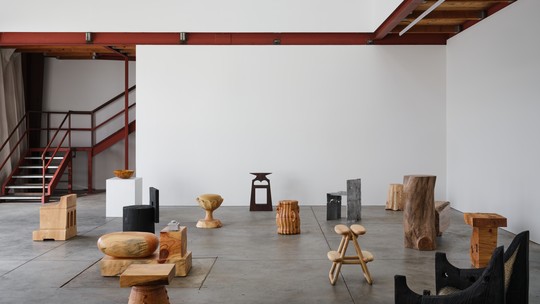 Madeira de incêndios em LA se tornam móveis