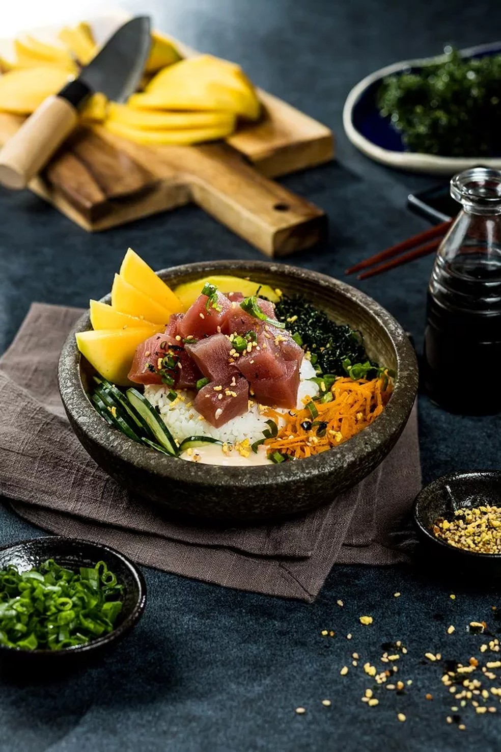 poke de atum: 4 versões para saborear - poke de atum com maionese thai — Foto: Divulgação