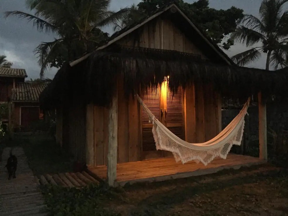 O Airbnb possui uma varanda com rede  — Foto: Divulgação/Airbnb