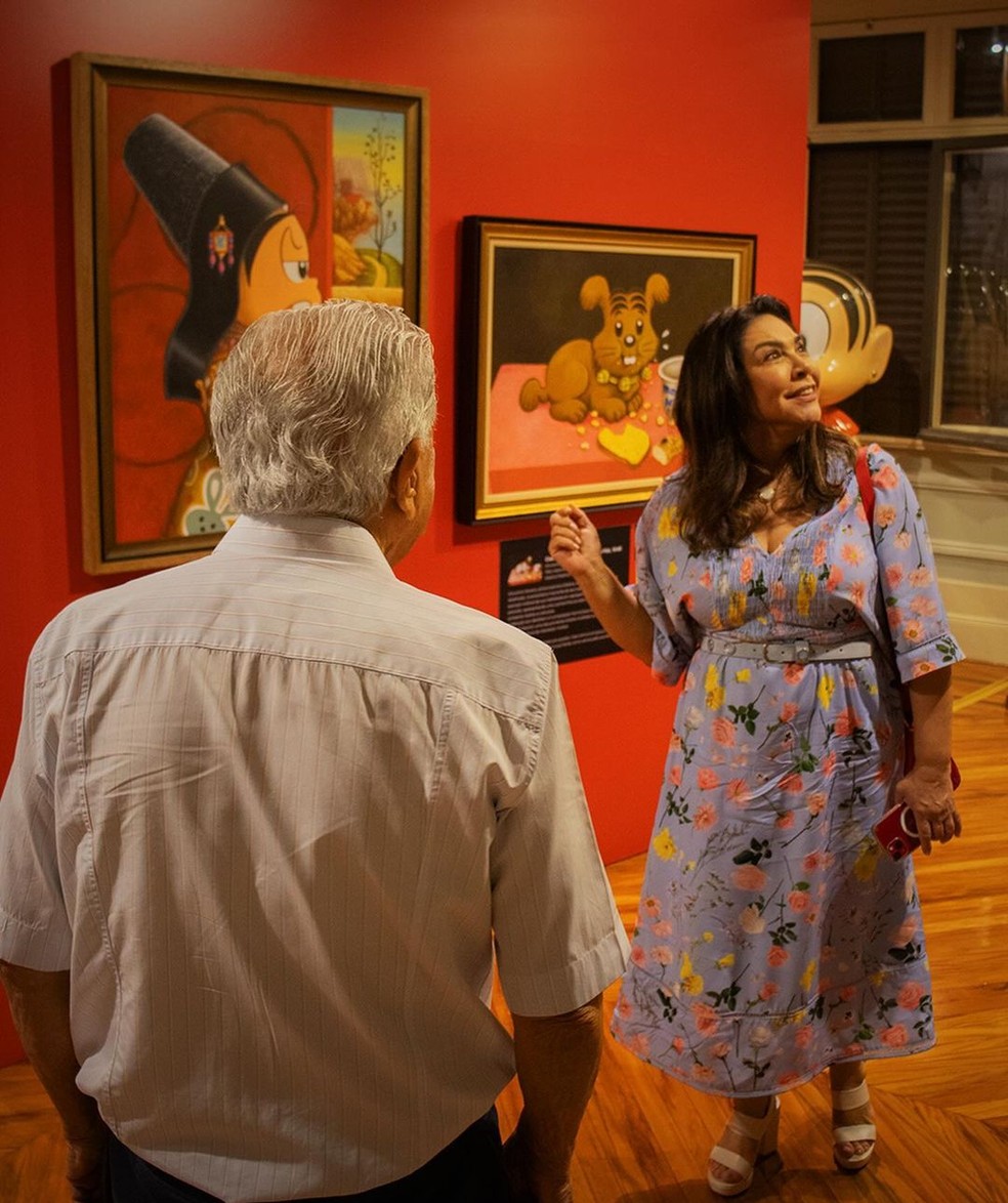 Mônica Sousa e Maurício de Sousa visitam a exposição 'Sempre fui forte', na Casa das Rosas — Foto: Divulgação/MSP