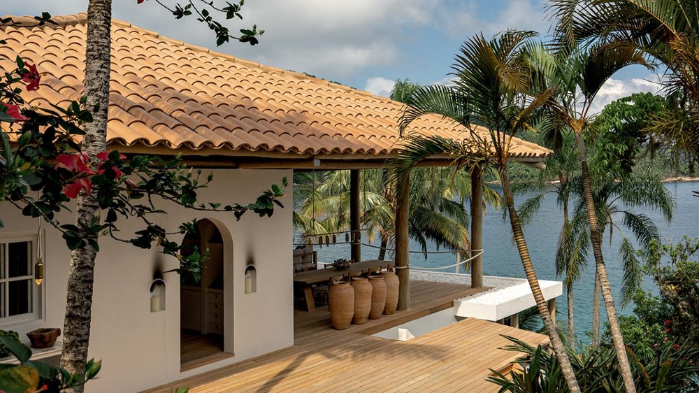 Casa em ilha no Rio de Janeiro é um verdadeiro paraíso arquitetônico