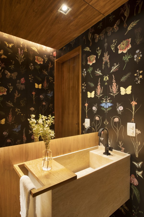 Lavabo com papel de parede: 10 inspirações para a decoração