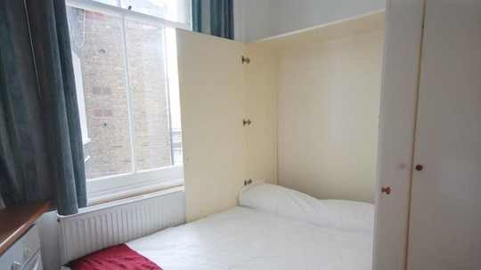 Apartamento em Londres tem cama dentro de armário da cozinha - e seu aluguel custa R$ 8,7 mil 