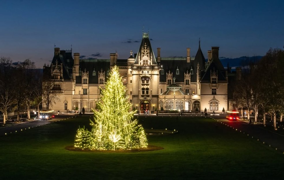Com 16 mil m², maior mansão dos Estados Unidos capricha decoração com 10 mil enfeites de Natal — Foto: Divulgação/Biltmore Estate