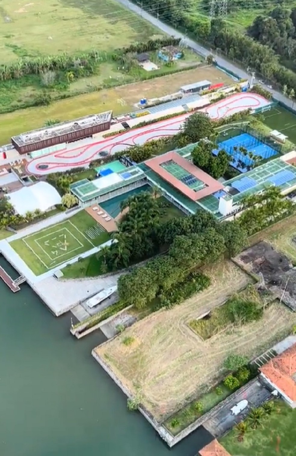 Mansão de Neymar em Mangaratiba tem até pista de kart; vista área viraliza — Foto: Reprodução/Twitter
